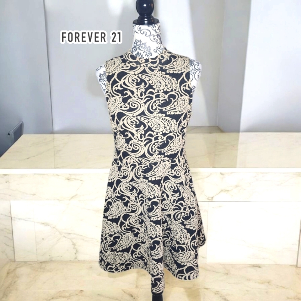 FOREVER 21 Black & Beige Patterned Dress - Large